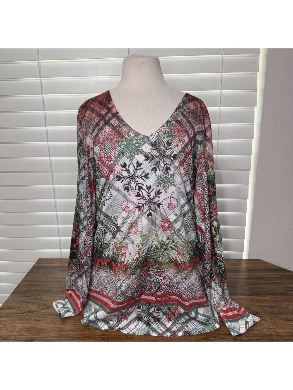 One World Women's XXL Long Sleeve V-Neck Holiday Print Top